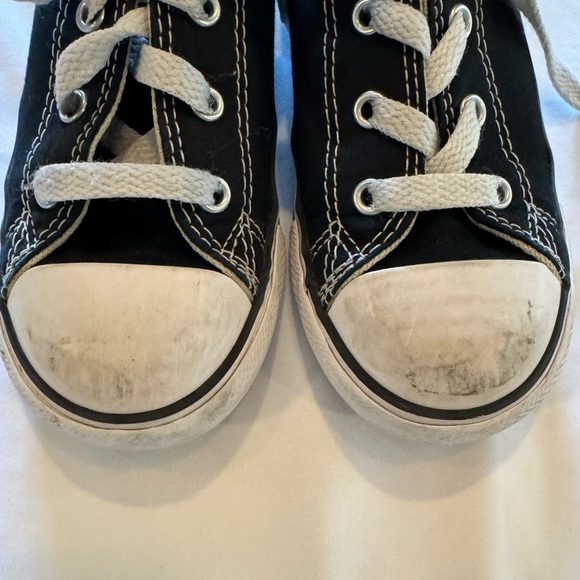 Toddler Black And White Converse Shoes Size 10 - Picture 3 of 6